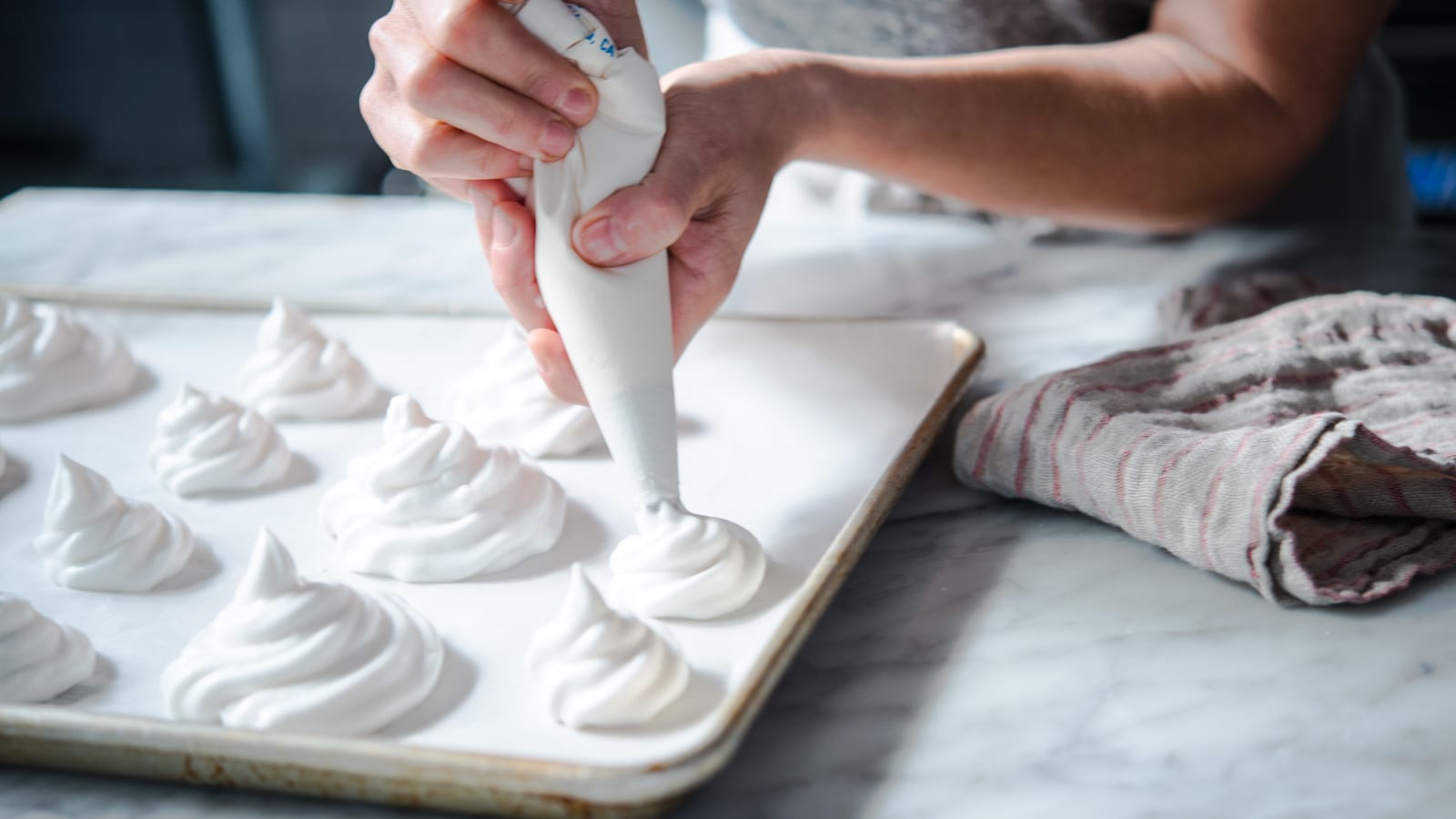 Vegan Meringue Kisses